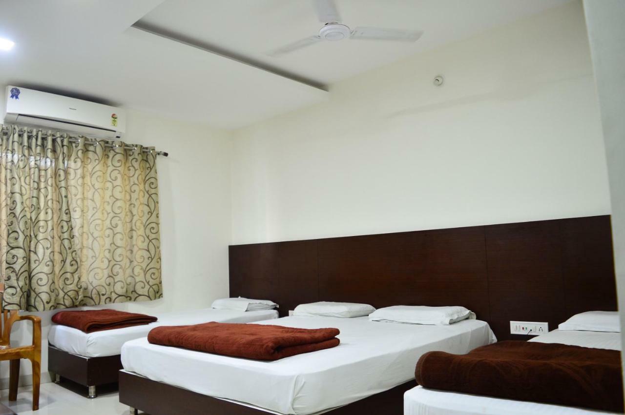 אויאיין Hotel Maheshwari Avenue מראה חיצוני תמונה