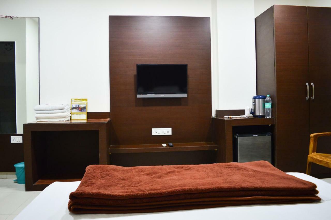 אויאיין Hotel Maheshwari Avenue מראה חיצוני תמונה