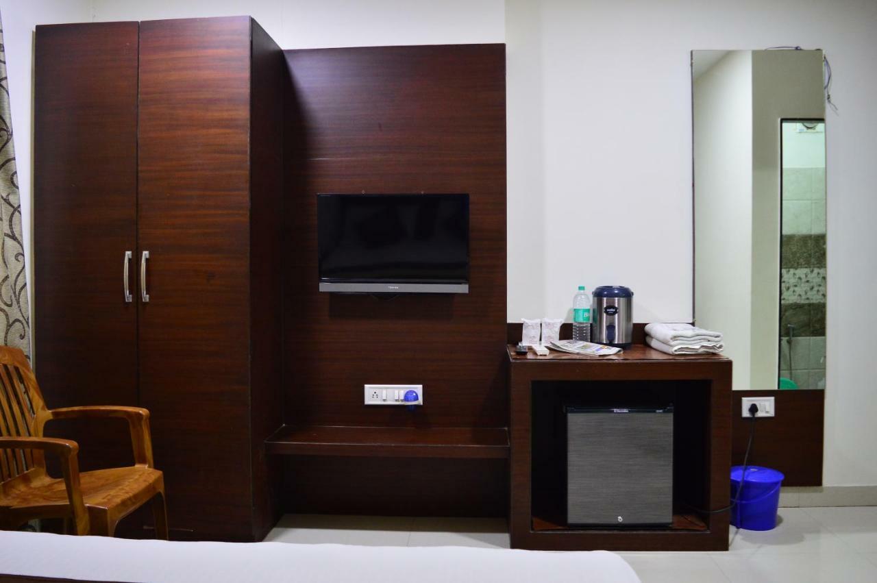אויאיין Hotel Maheshwari Avenue מראה חיצוני תמונה