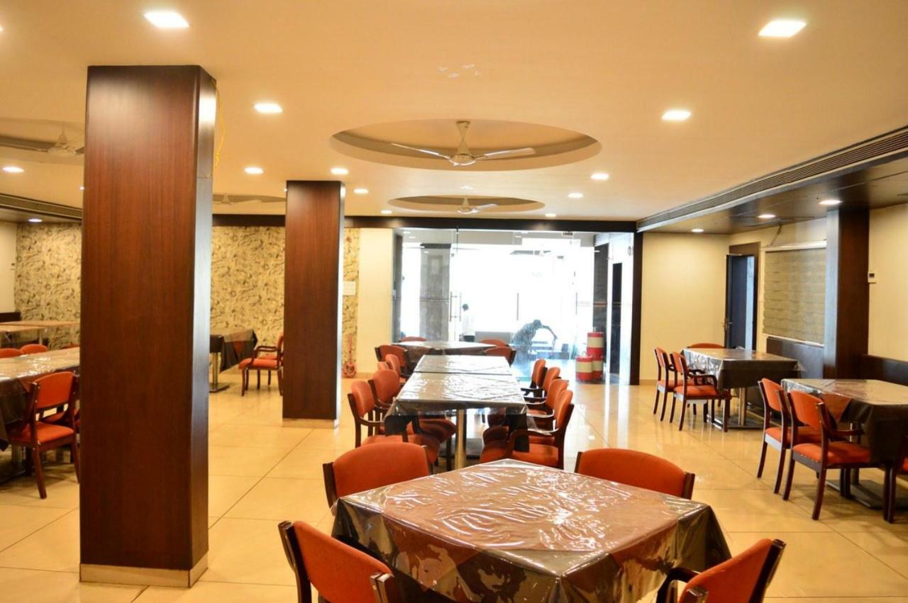 אויאיין Hotel Maheshwari Avenue מראה חיצוני תמונה