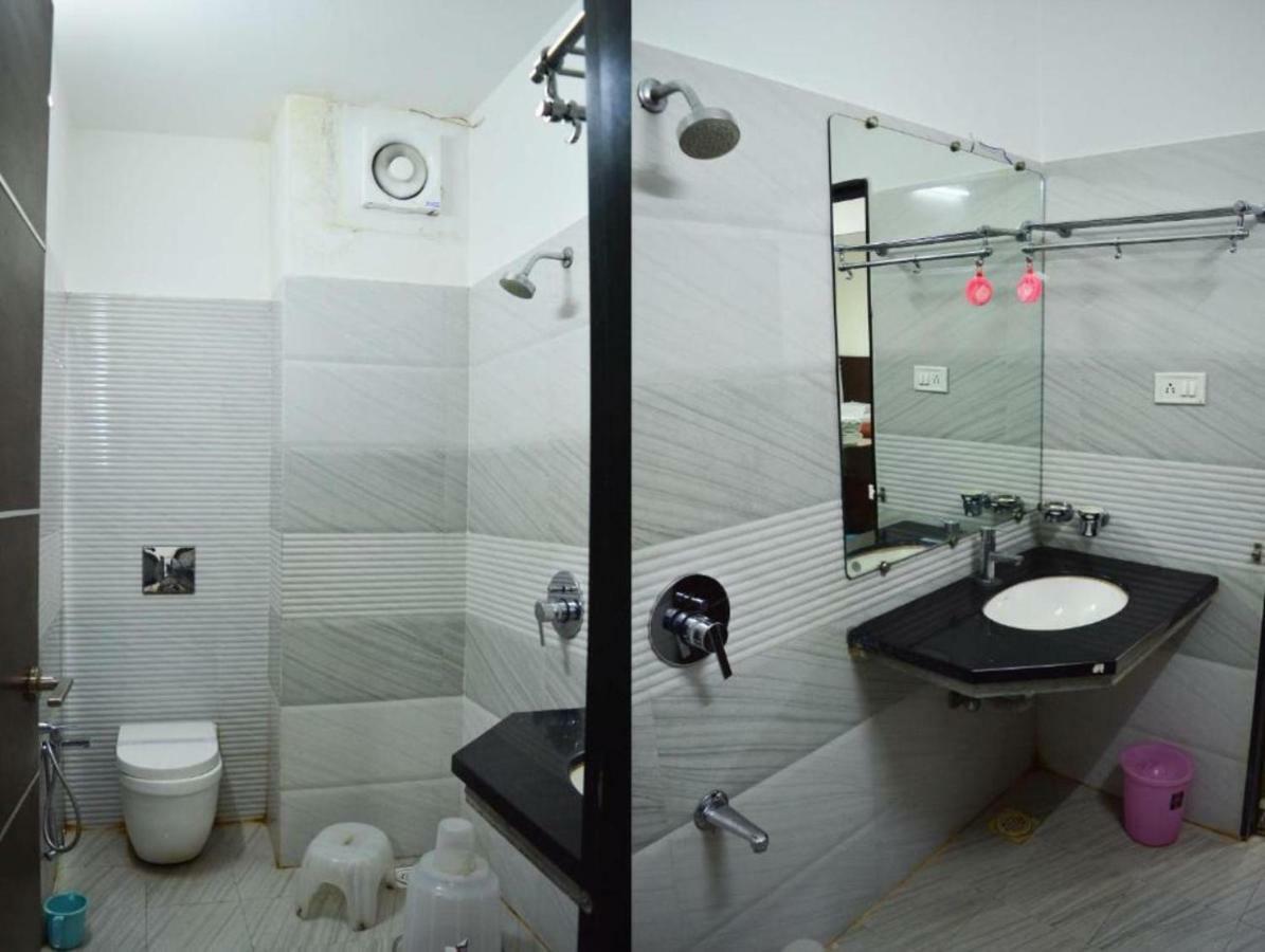 אויאיין Hotel Maheshwari Avenue מראה חיצוני תמונה